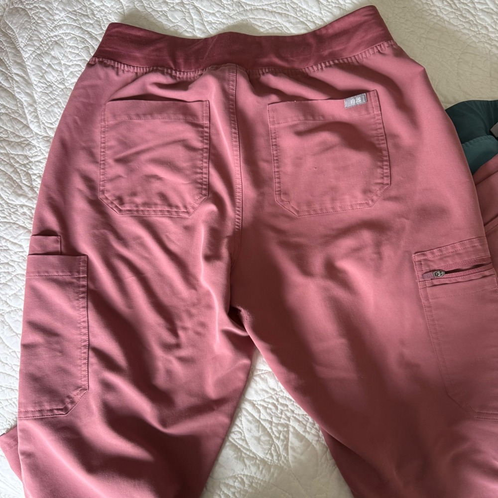 FIGS Scrub Lot 4 Pc Large Yola Pants Sleeveless Tops Pink + Teal Medical 2 sets - Picture 12 of 12